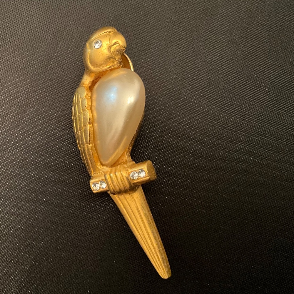 JJ Gold Tone Parrot Pin With Faux Pearl Body and Clear Rhinestone Eye